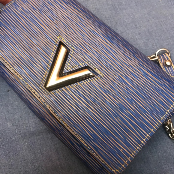 SOLD Louis Vuitton Epi Leather TWIST WalletonChain - Picture 4 of 8